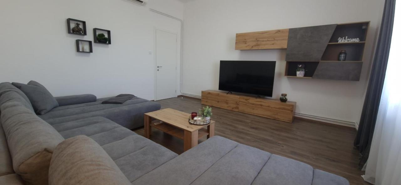 Mc Centar Apartman Apartment Пула Екстериор снимка